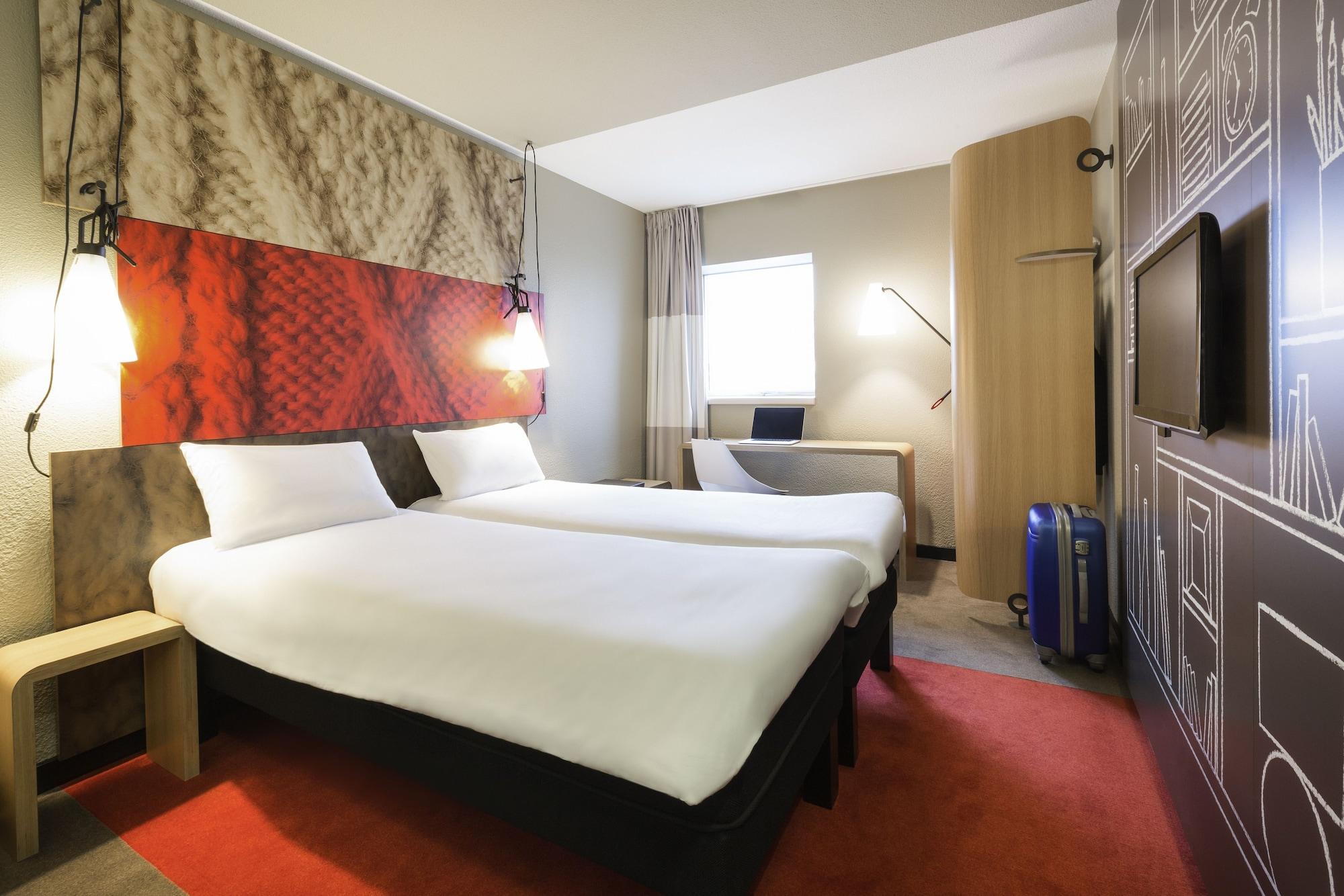 Ibis Paris Porte De Clichy Centre Esterno foto