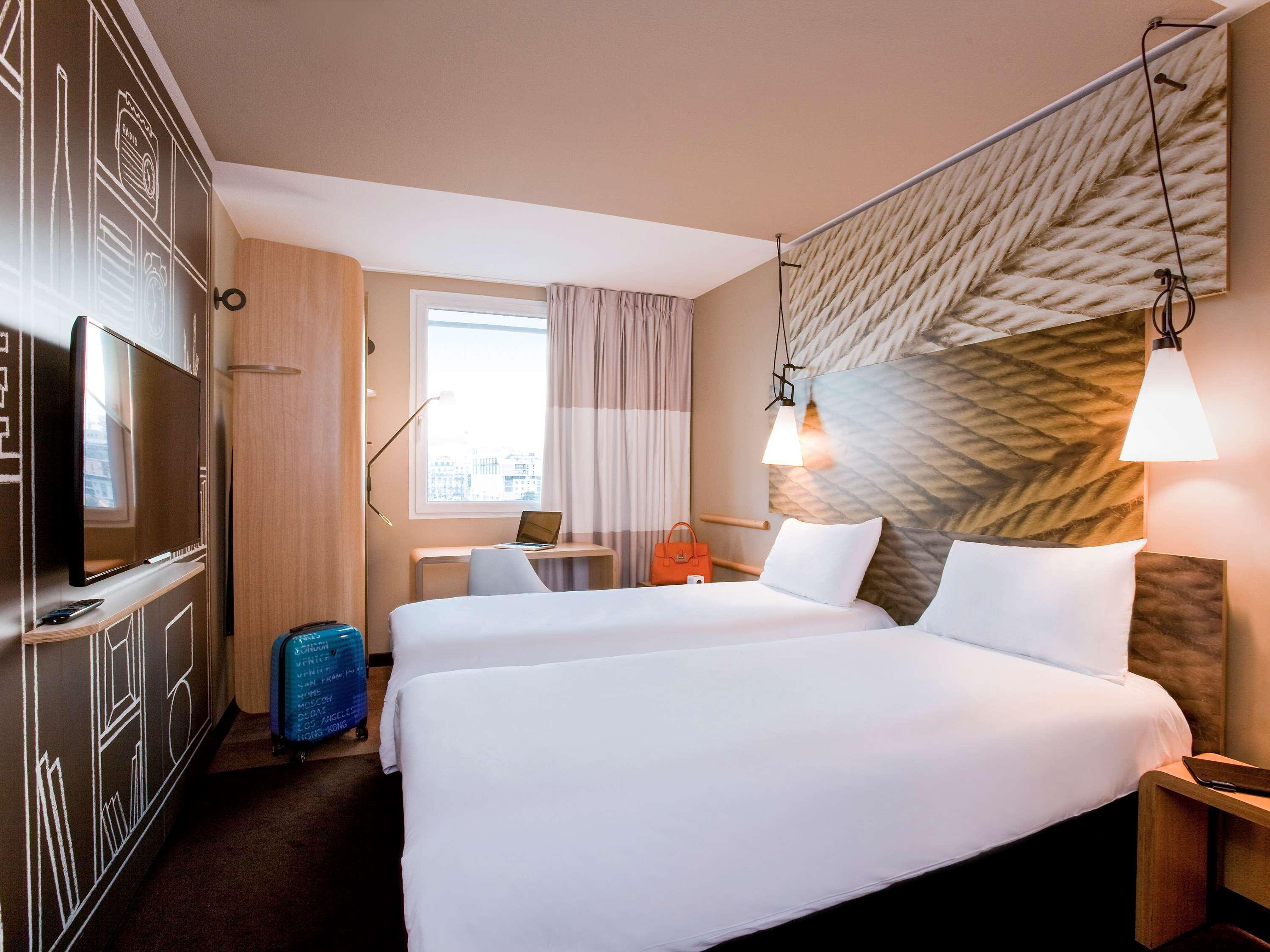 Ibis Paris Porte De Clichy Centre Esterno foto