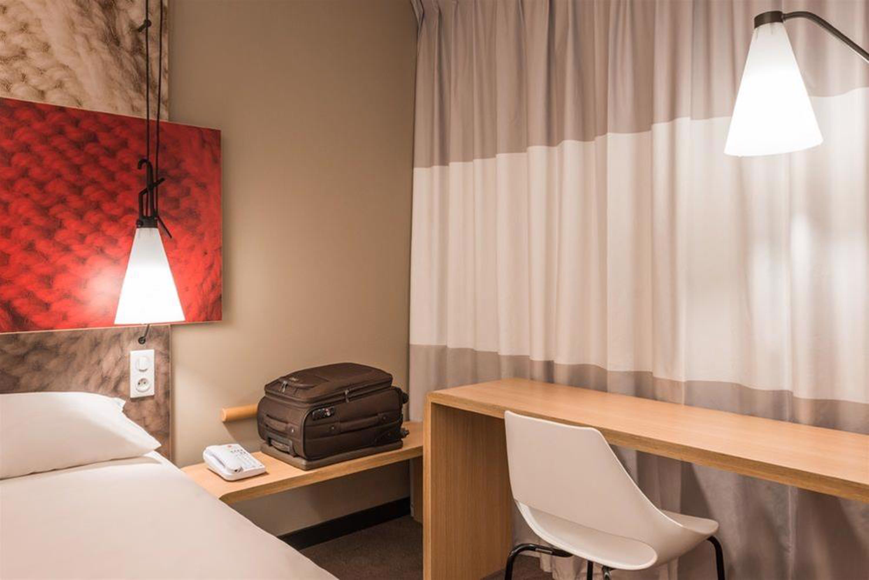 Ibis Paris Porte De Clichy Centre Esterno foto
